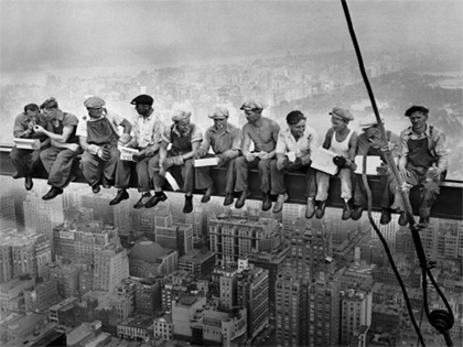 dejeuner_sur_un_gratte_ciel.jpg